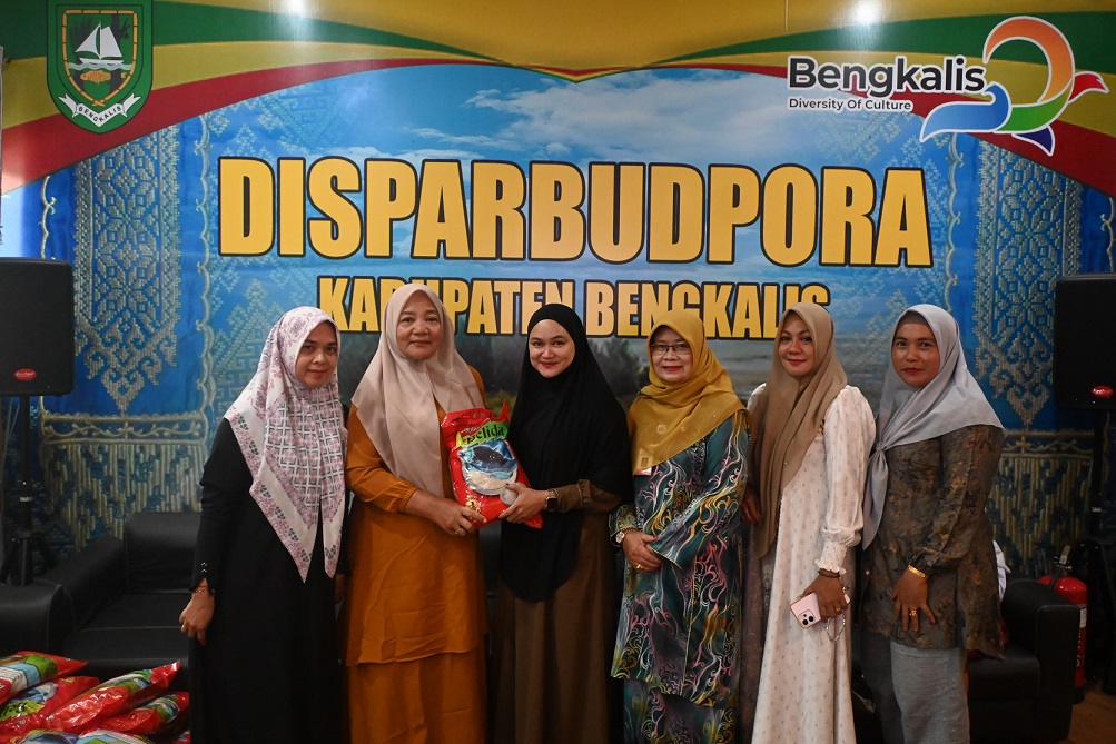 Pererat Silaturahmi dan Tebar Kepedulian, DWP Disparbudpora Bengkalis Gelar Arisan dan Berbagi Sembako