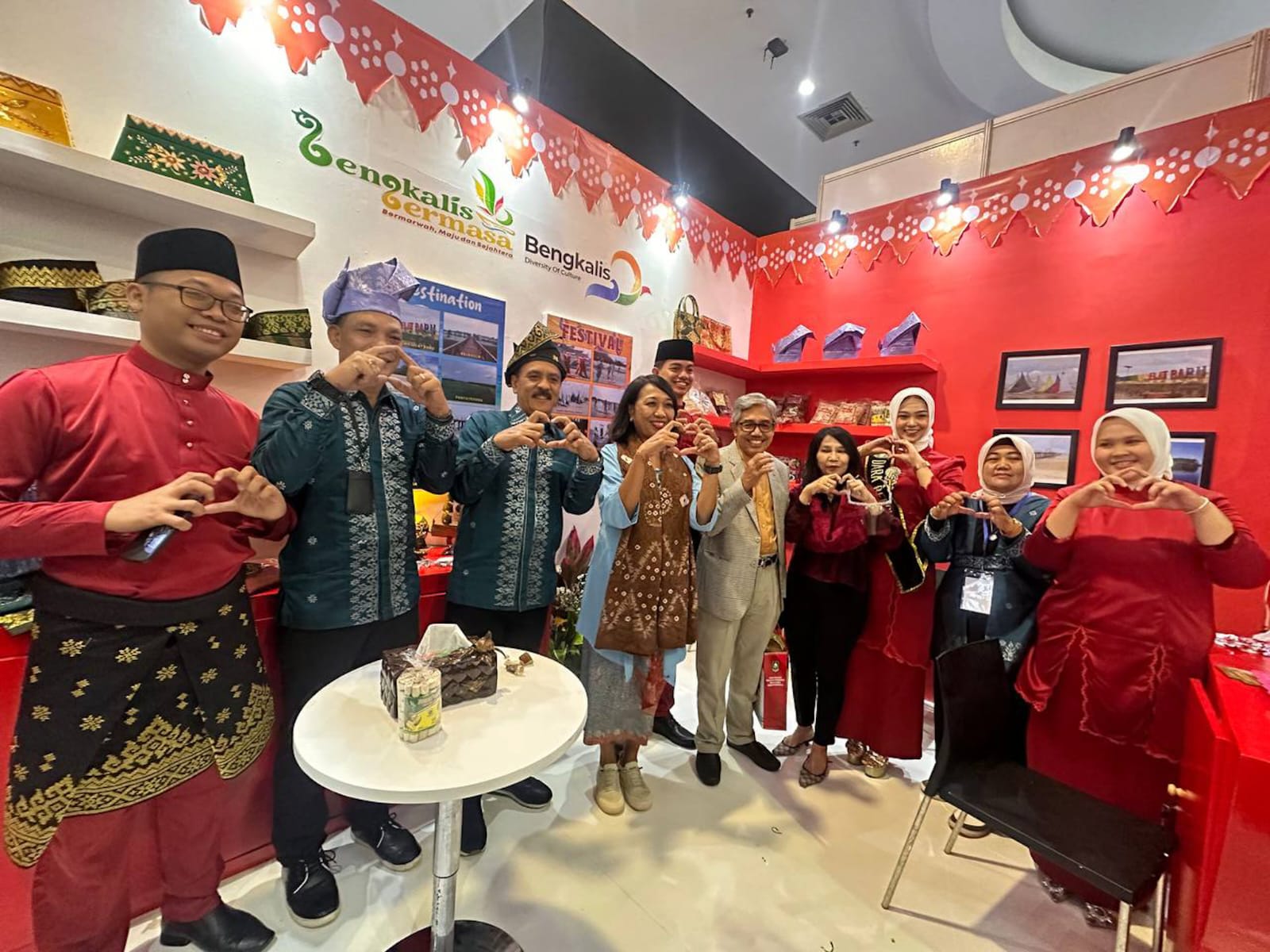 Kadisparbudpora Kabupaten Bengkalis Edi sakura Menghadiri Pembukaan Pameran Informasi Destinasi Wisata dan Produk Ekonomi Kreatif di Indonesia