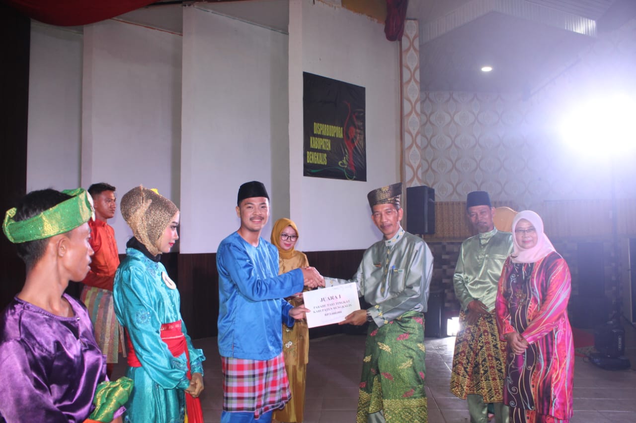 Tarian Encik Puan Sri Dilingga Rebut Juara Festival Budaya Parade Tari 2022