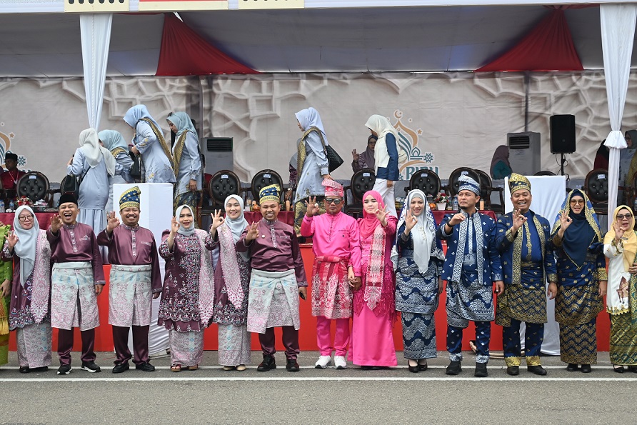 Pawai Ta’aruf MTQ Ke-43 Tingkat Provinsi Riau Resmi Dibuka oleh Gubernur Abdul Wahid