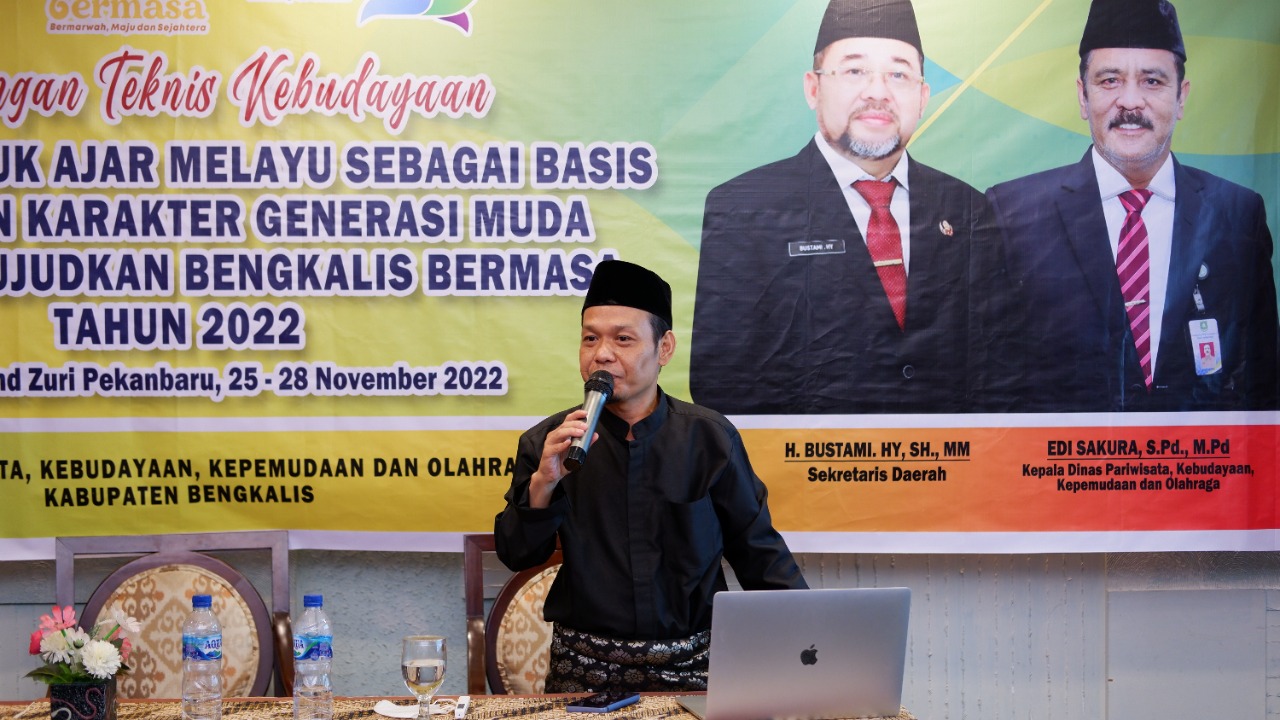 Sesi Kedua Bimtek Kebudayaan Disparbudpora Menghadirkan Derichard H. Putra LAM Riau