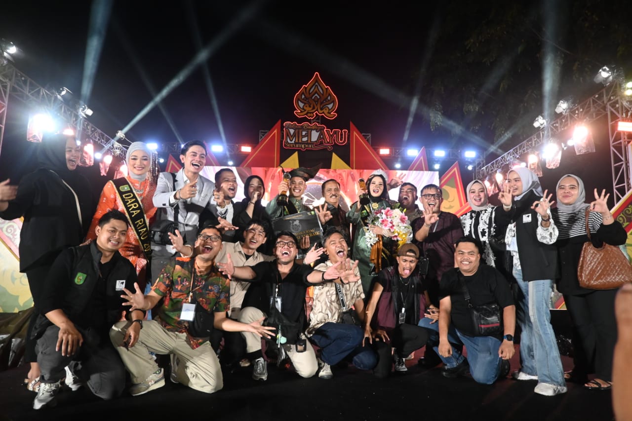 Kepala Dinas Pariwisata Bengkalis, Edi Sakura Wakili Bupati Bengkalis Hadiri Malam Grand Final Bujang Dara Riau 2025