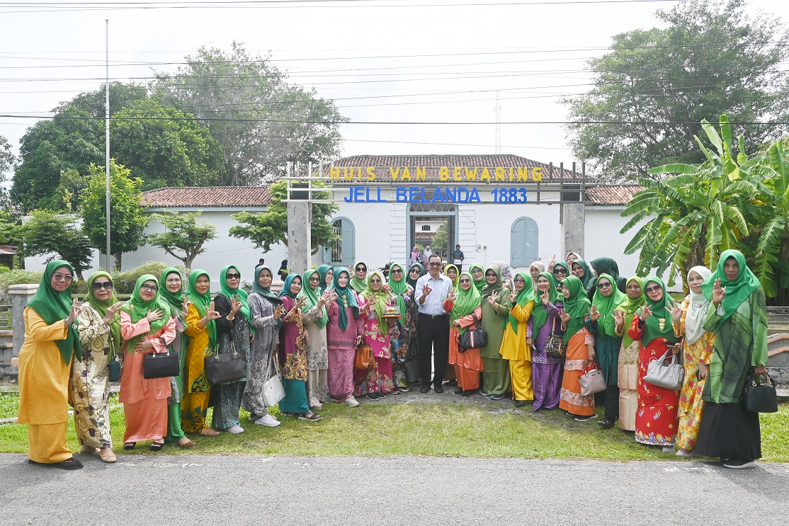 Sekretaris Dinas Parbudpora Bengkalis Sambut Kunjungan Perempuan LAMR Provinsi Riau di Cagar Budaya Huis van Bewaring