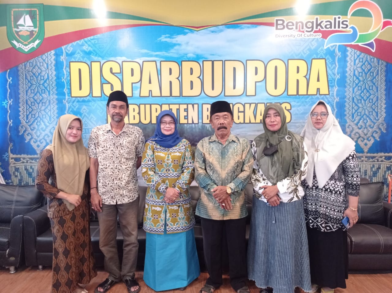 Kabid Kebudayaan Khairani, Dampingi Maestro Kompang Pada Sidang Penetapan Warisan Budaya Tak Benda Indonesia
