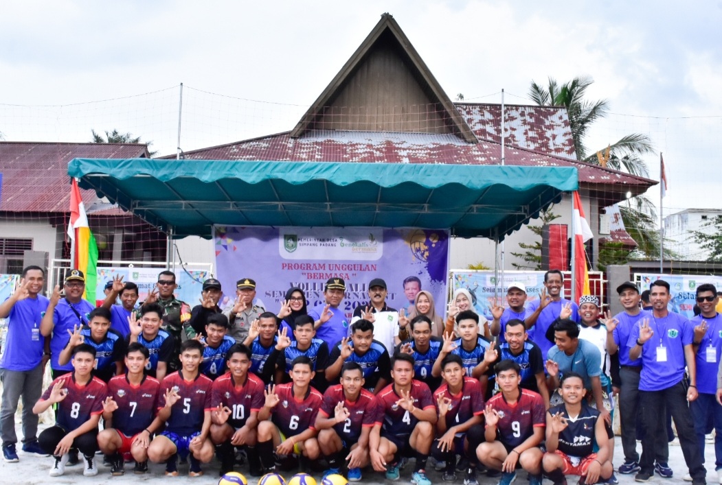 Wakili Bupati Kasmarni, Kadisparbudpora Edi Sakura Buka Tournament Volly Ball Desa Simpang Padang