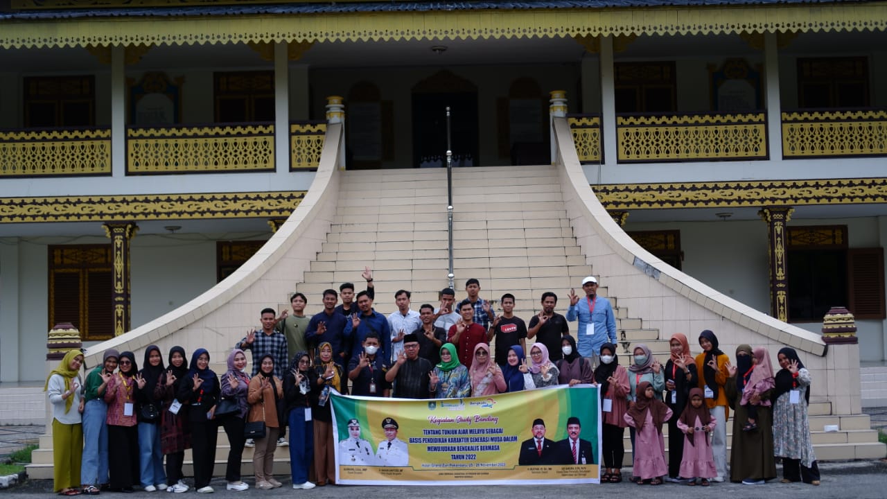 Kabid Kebudayaan Khairani Dampingi Peserta Bimtek Kebudayaan Mengunjungi LAM Riau