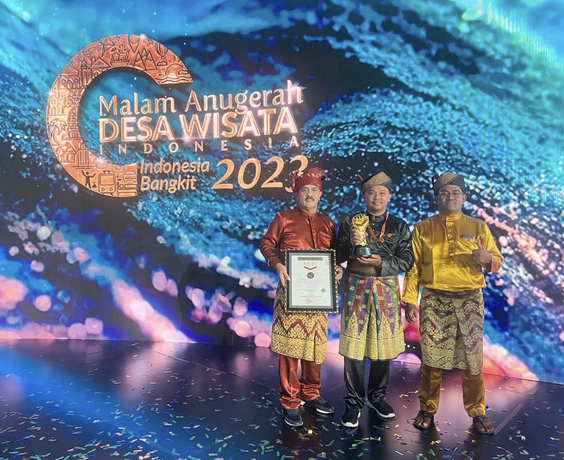 Kadisparbudpora Edi Sakura Mewakili Bupati Bengkalis Menghadiri Malam Anugerah Desa Wisata Indonesia 2023