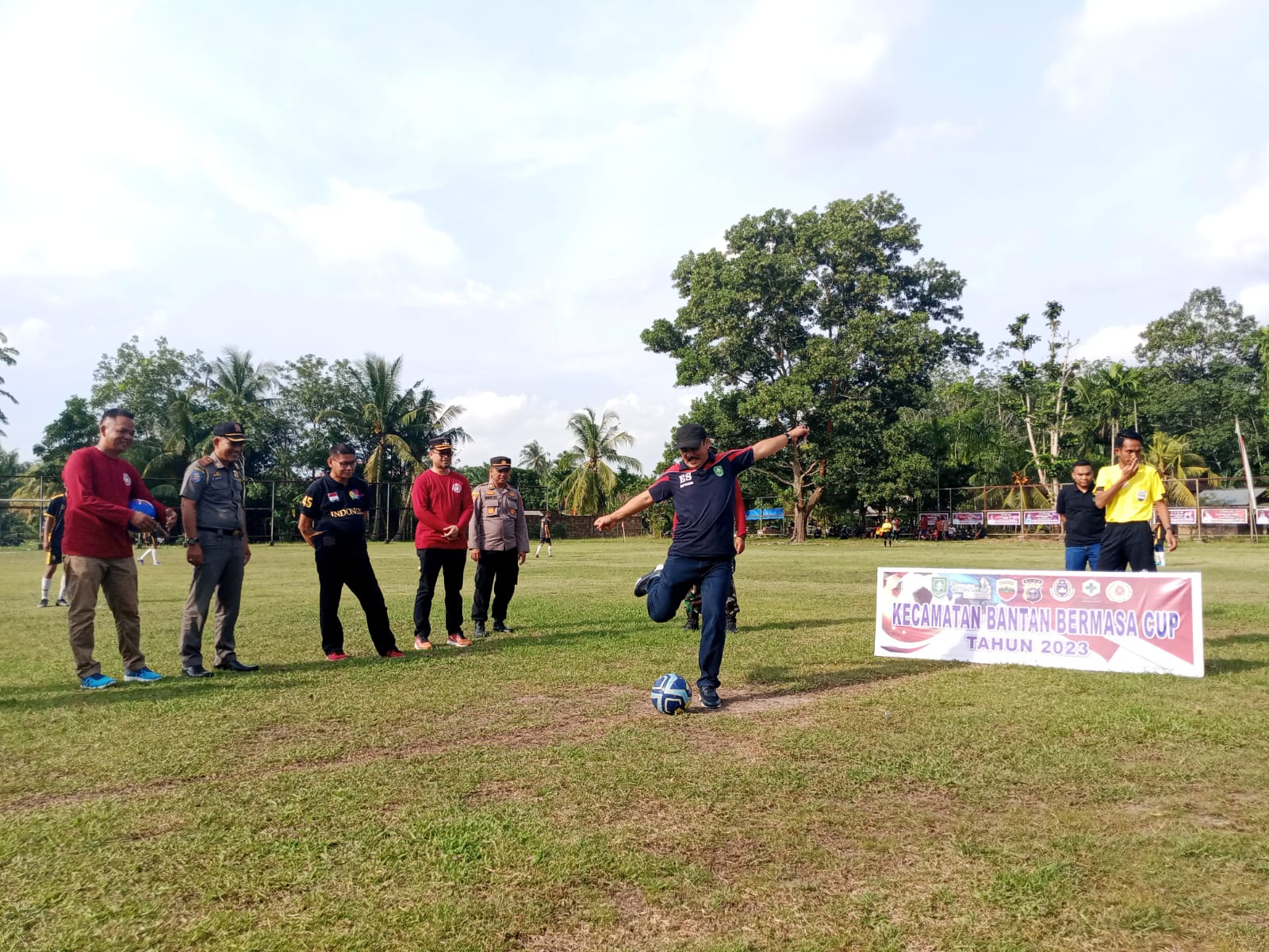 Wakili Bupati Bengkalis, Kadis Parbudpora Edi Sakura Buka Turnamen Sepak Bola Kecamatan Bantan Bermasa Cup Tahun 2023